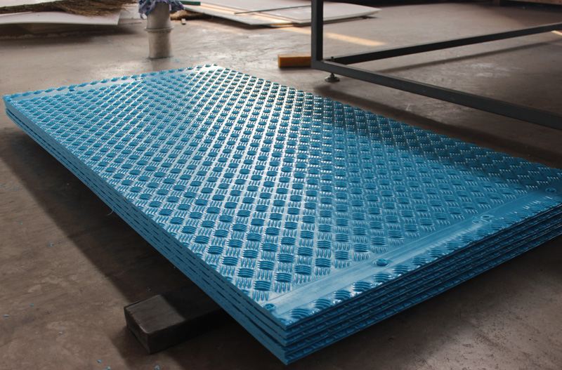 Plastic road mat