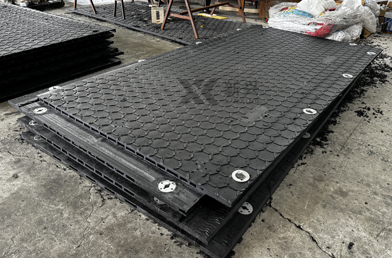 Amphimat construction road mats