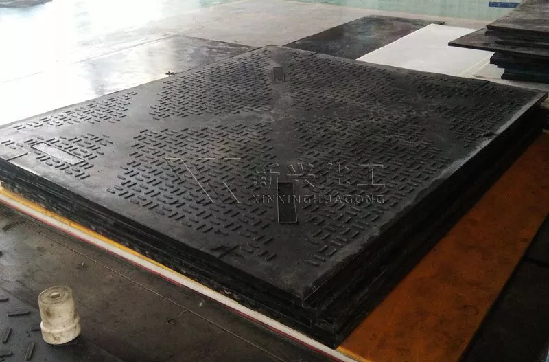 Heavy duty composite mats